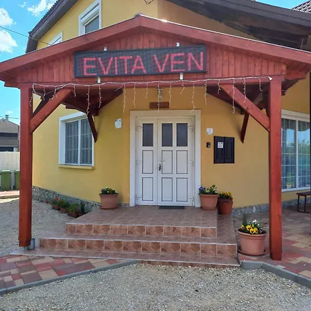 Evita Vendeghaz Apartment *